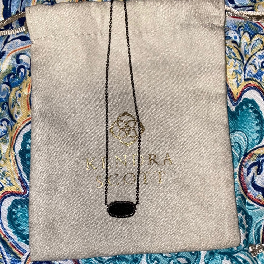 Kendra Scott necklace